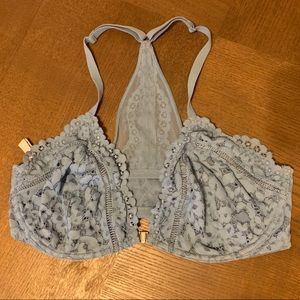Bralette, clip in front.